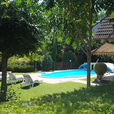 Kiraly Nyaralo Ferienhaus *