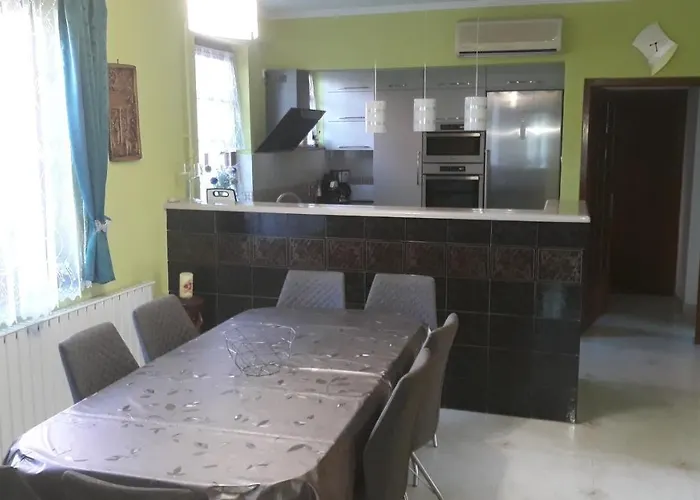 بيت للعطل Kiraly Nyaralo *