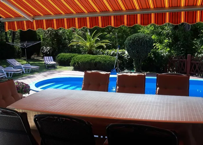 Kiraly Nyaralo Holiday home *