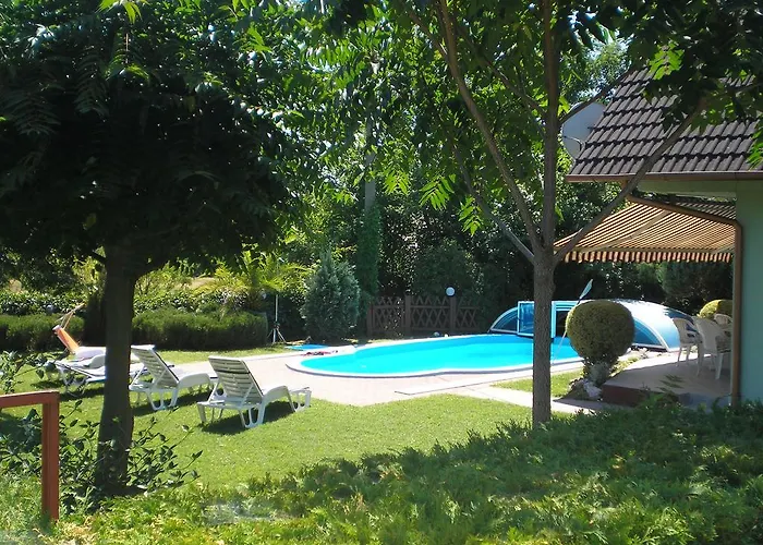 Kiraly Nyaralo Holiday home *